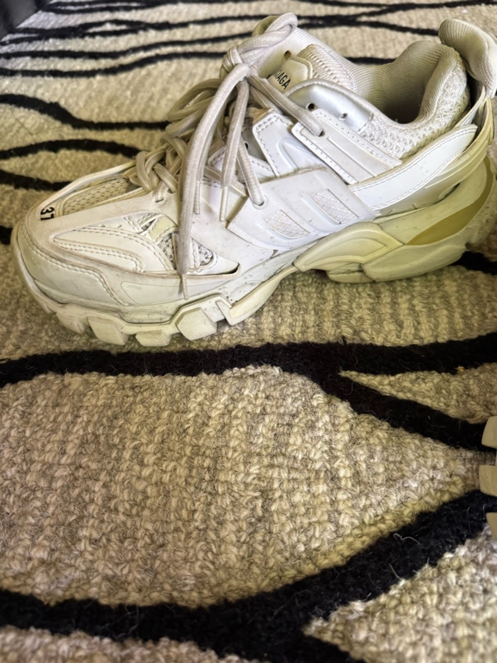 Balenciaga Women’s Cream/White Chunky Track Sneakers - Picture 4 of 6